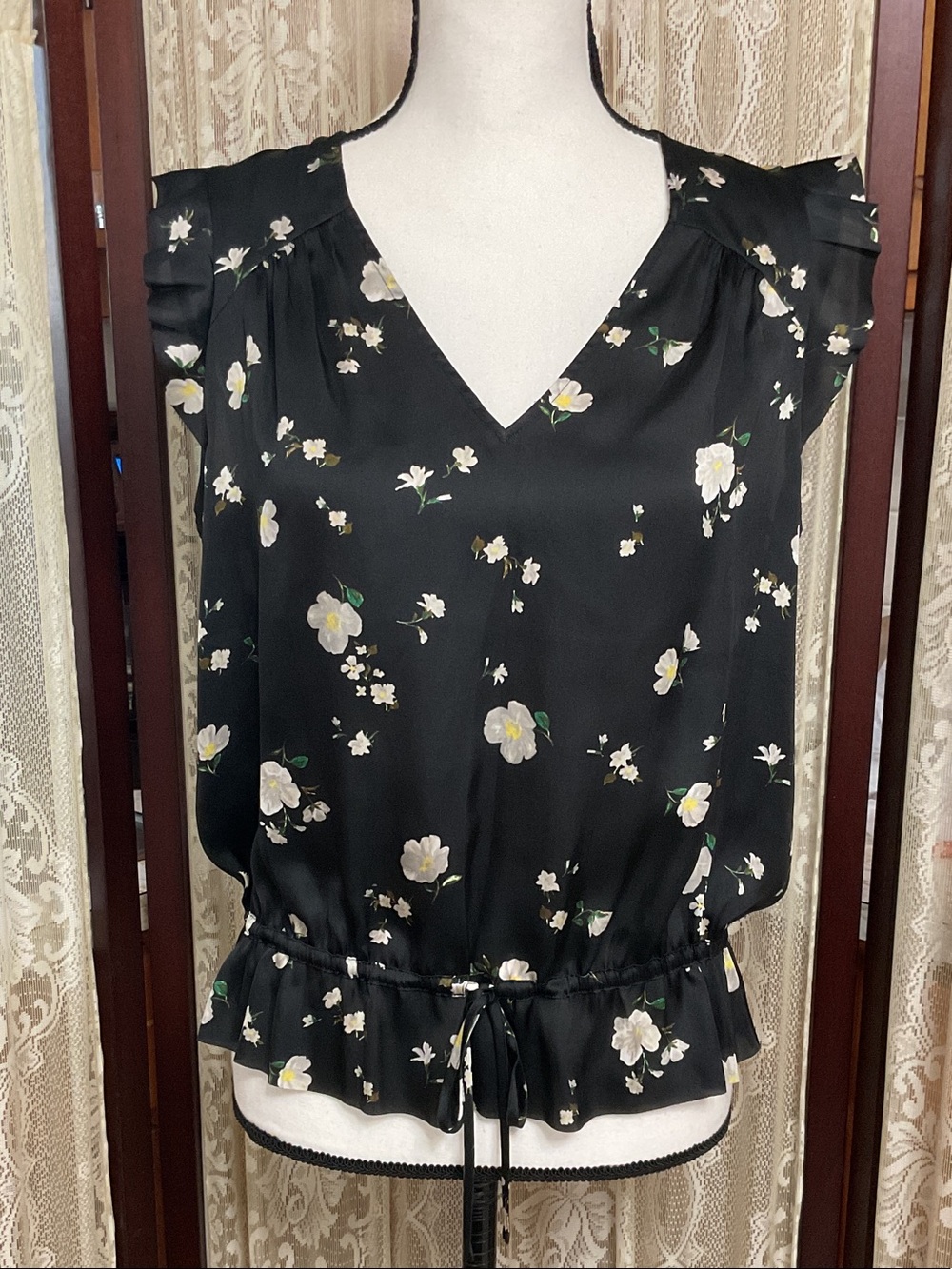 BANANA REPUBLIC CAPPED SLEEVE BLOUSE - SZ MEDIUM